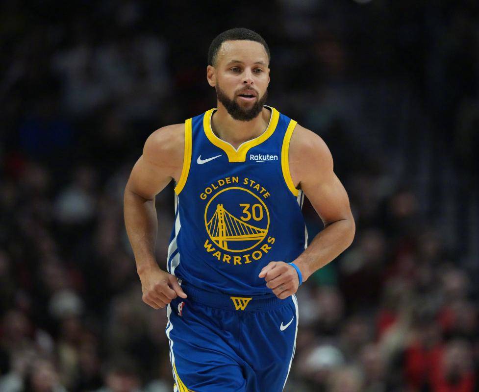 爵士鏖战灰熊,库里扛起全队 爵士鏖战灰熊,库里扛起全队