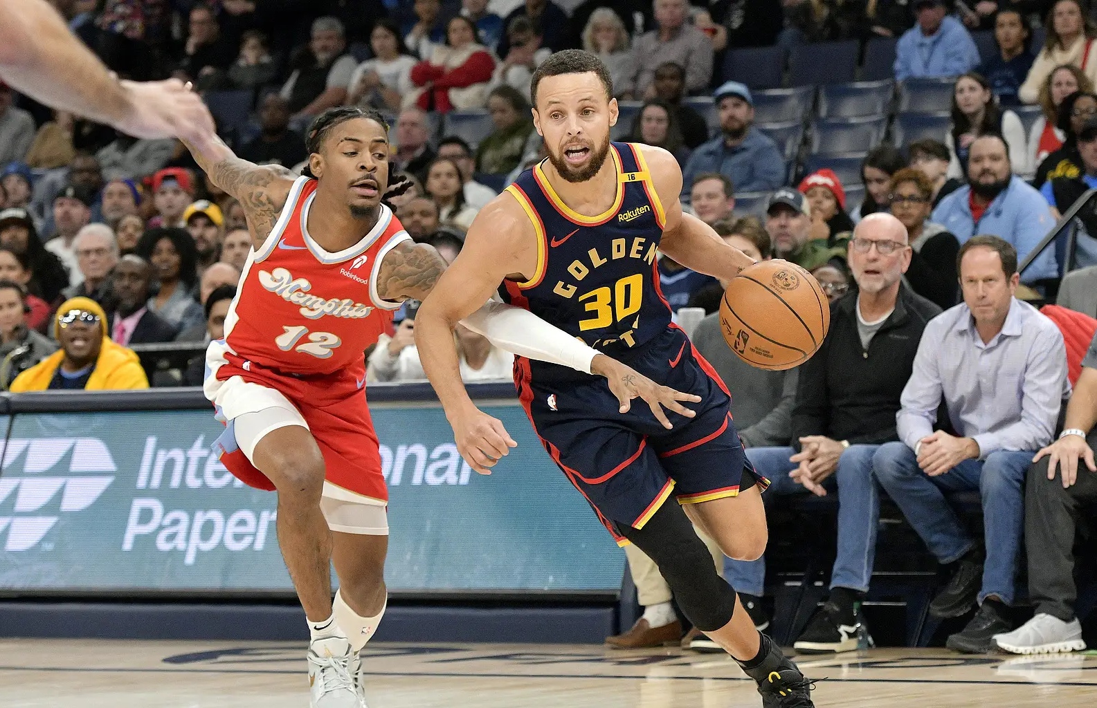 爵士鏖战灰熊,库里扛起全队 爵士鏖战灰熊,库里扛起全队