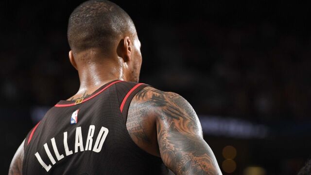 新疆队轻取上海队,利拉德高光表现 新疆队轻取上海队,利拉德高光表现