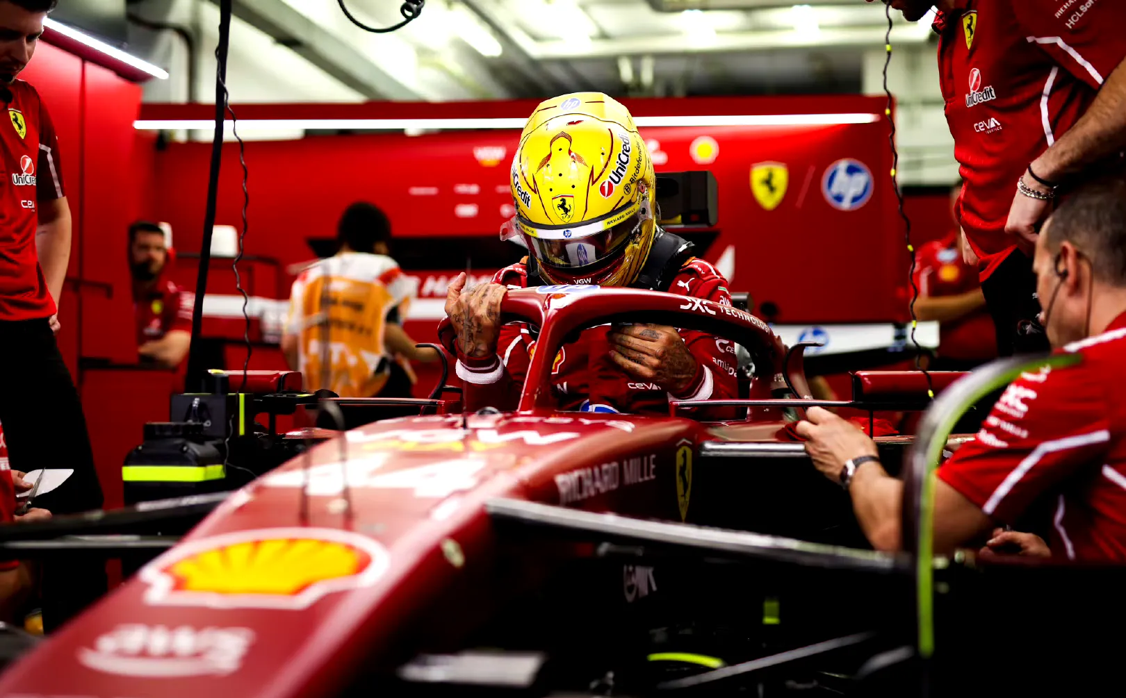 开云体育中国-雷诺车队鏖战法拉利，汉密尔顿统治全场