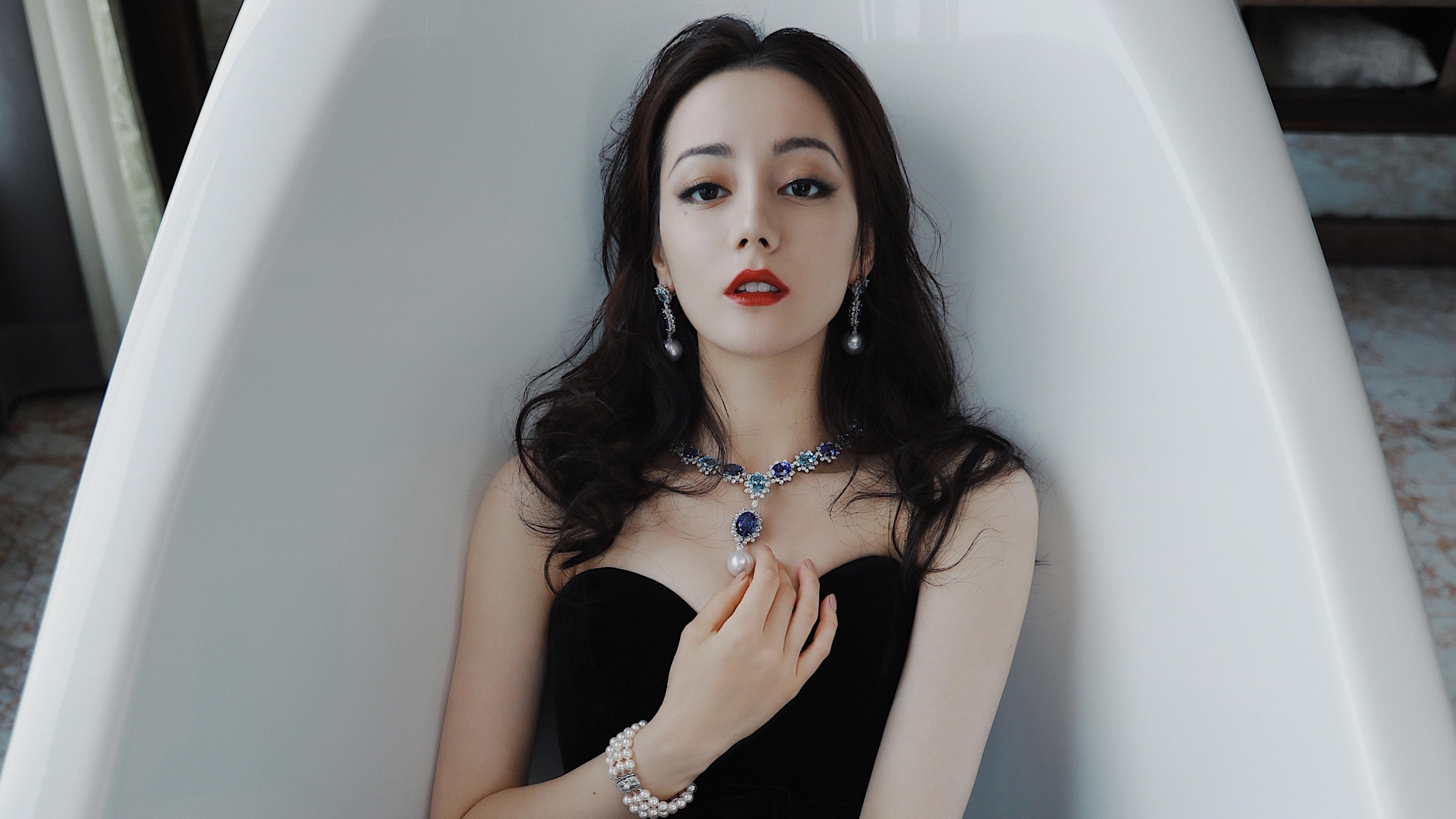 两个大陆,一种血脉,突尼斯用北非风暴绞杀安哥拉,奥纳纳在曼市雨夜用双拳争冠