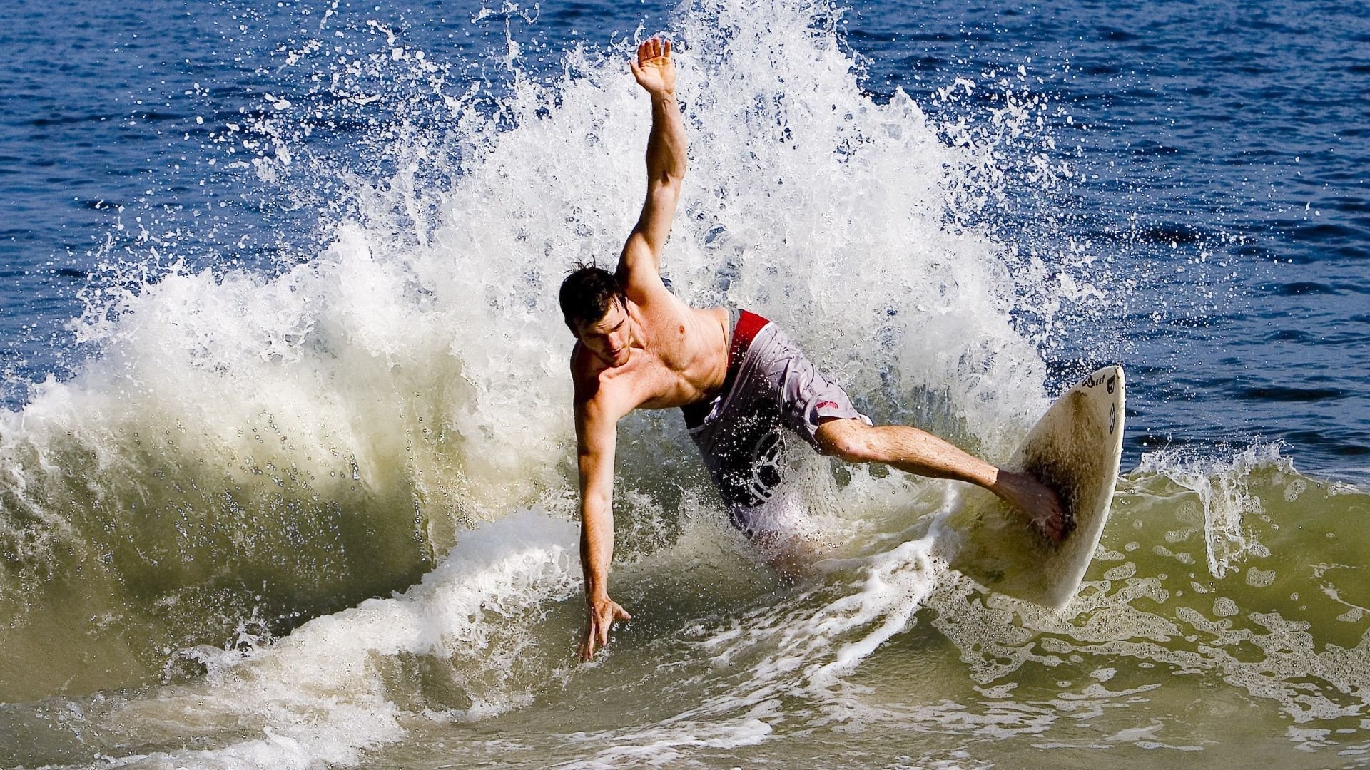 篮球的平行宇宙，当恩比德在巴黎降临，活塞在北京重塑叙事