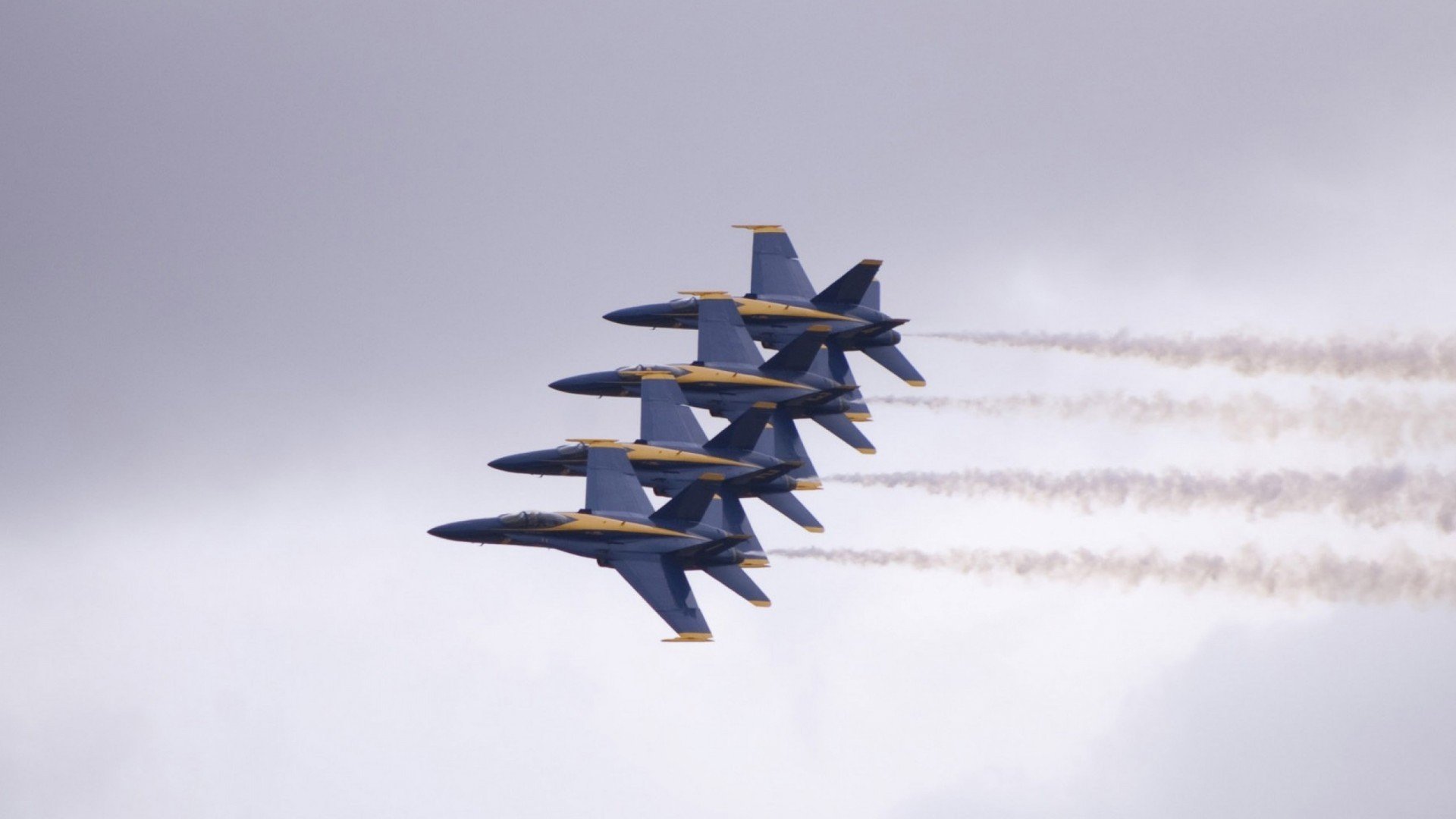 看到这个充满戏剧性的关键词组合，我的第一反应是，这是一场在现实世界中并未发生，却足以点燃所有足球迷想象力的终极对决